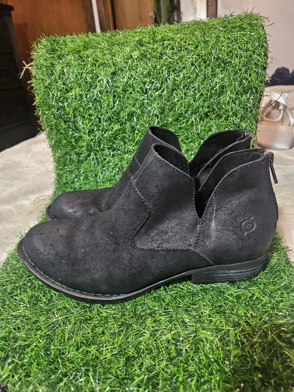 Born Black Leather Ankle Booties with Low Heel womens size 8.5m